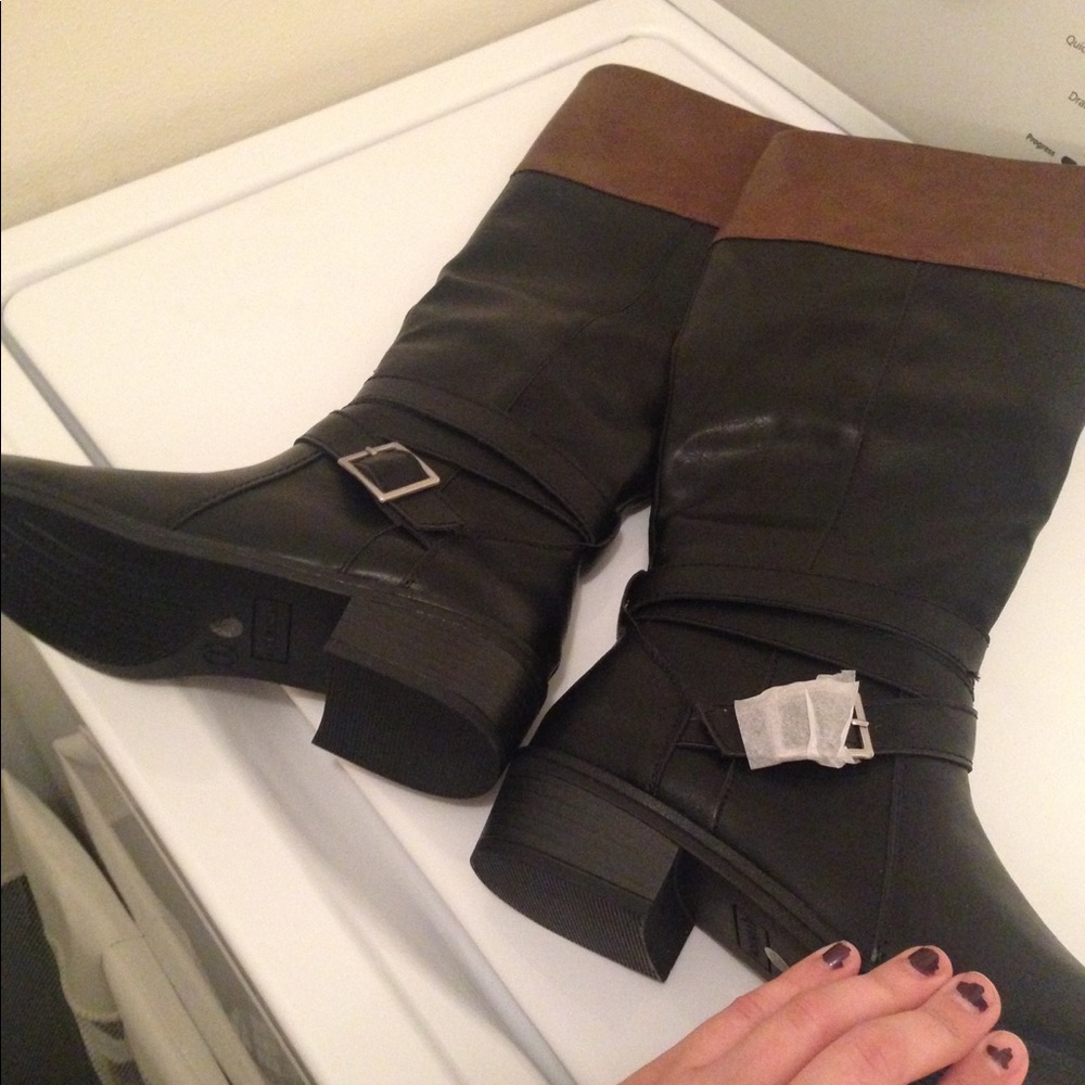 Knee high Fashion boots NWT size 7 and half